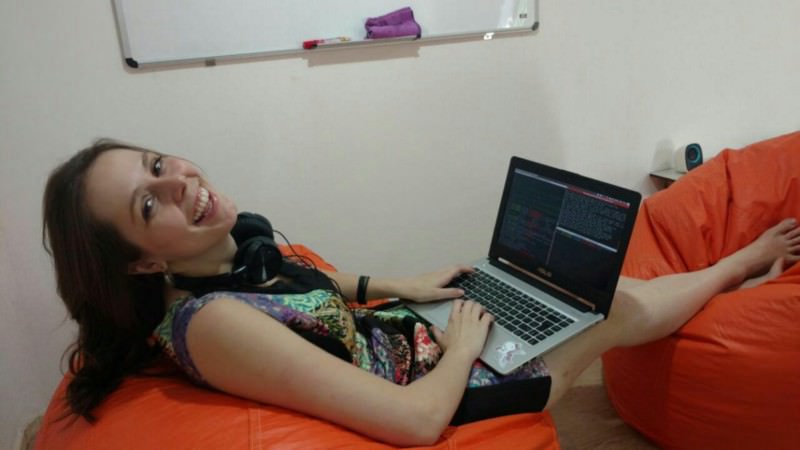Me in my new office :)